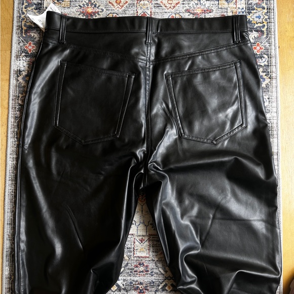 New Abercrombie & Fitch Vegan Leather 90’s Straight Ultra High Rise pant 16 long - Picture 9 of 16